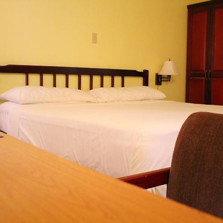 Brandsville Hotel 乔治敦 外观 照片